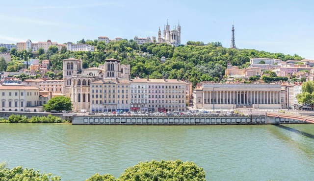 Panorama - Magnificent flat with breathtaking view of Fourvière Basilica
