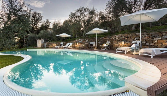 Panoramic 4 Bedrooms Farmhouse with Private Pool in Lucca close to Town Centre