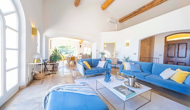 Panoramic 4-BR Villa near Aix w/Pool, AC - for 10 people