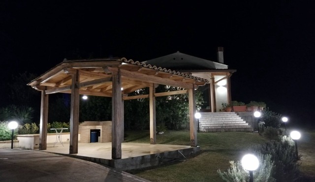 PANORAMIC AIR-CONDITIONED VILLA WITH PRIVATE GARDEN AND PARKING