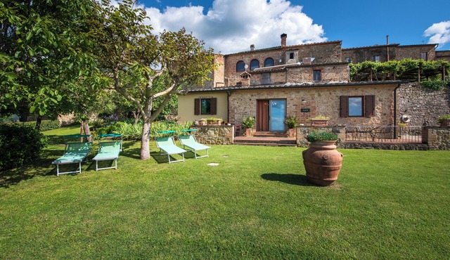 Panoramic and Charming Villa with Private Garden in Tuscany