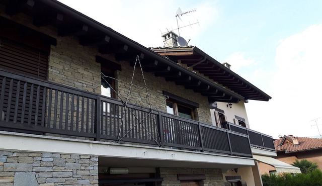panoramic apartment in a cottage with green area