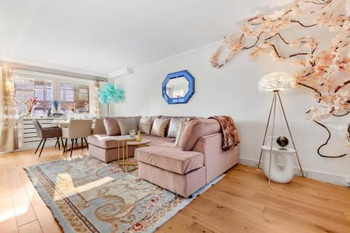 PANORAMIC Apartment with Terrace on HARRODS