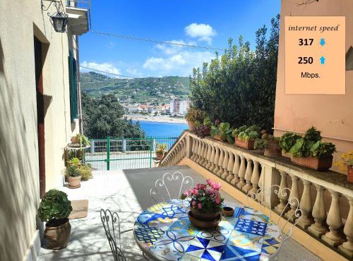 Panoramic Apartments in Villa in Center "The Beach and The Cliff" 1