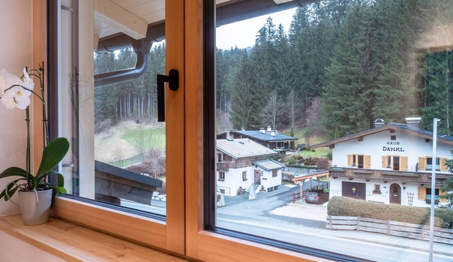 Panoramic new-build apartment; SAUNA, RAD-Ski room, elevator!
