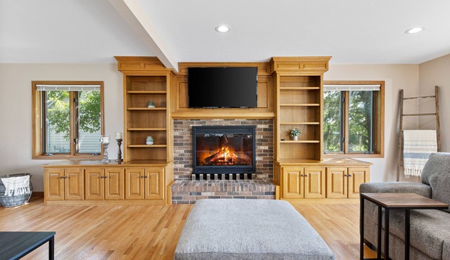 Panoramic Bay Views: Spacious with Expansive Deck by RedAwning