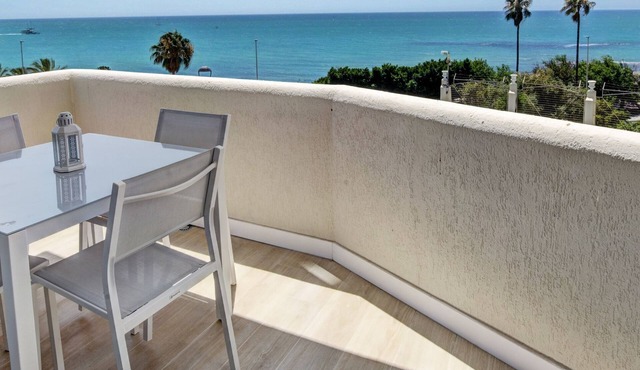 Panoramic Beach/Sea View from just 70 metres, Windows with sea views all around!
