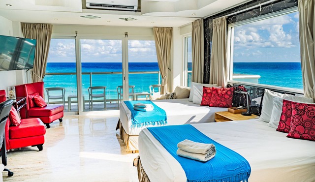 Panoramic Beachfront Suite w/Breathtaking Ocean View & Top Location