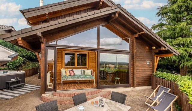 Panoramic Chalet w/Hot Tub, BBQ, view, terrace