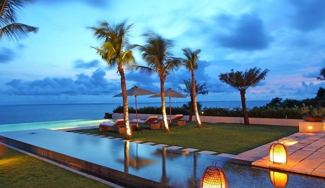 Panoramic Clifftop Luxury 6BR Villa, Uluwatu - W/Beach Access!