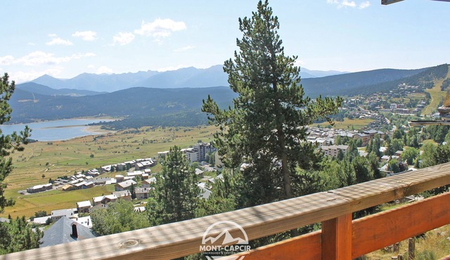 Panoramic lake and mountain views, Bas de Chalet