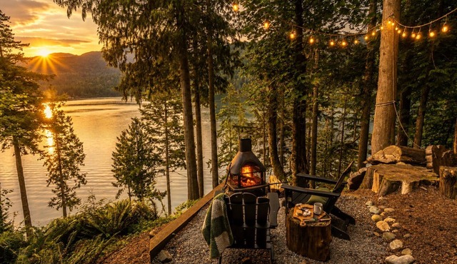 Panoramic Lake View Living with Hot Tub & Sauna.
