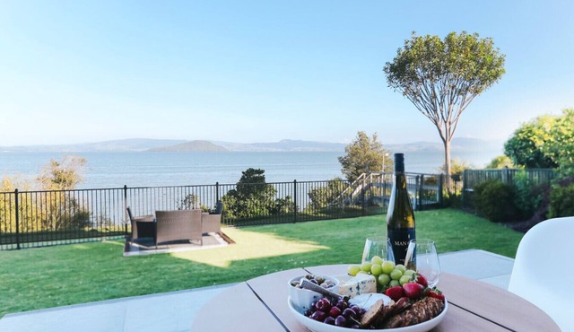 Panoramic Lake Views | Lakeview Retreat with Outdoor Dining