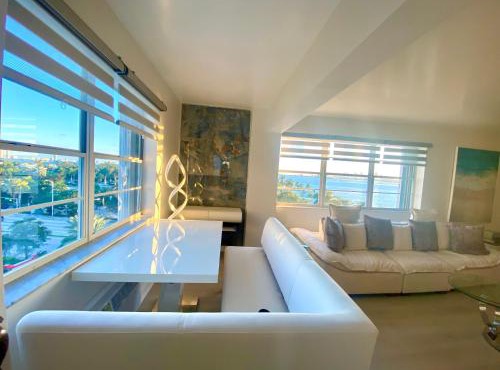 Panoramic luxurious waterfront one bedroom apartment with Miami skyline view Free parking 5min drive to Miami Beach
