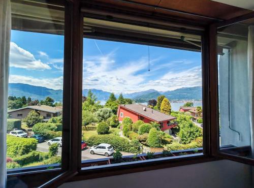 Panoramic modern apartment on Lake Maggiore Casa Mimì