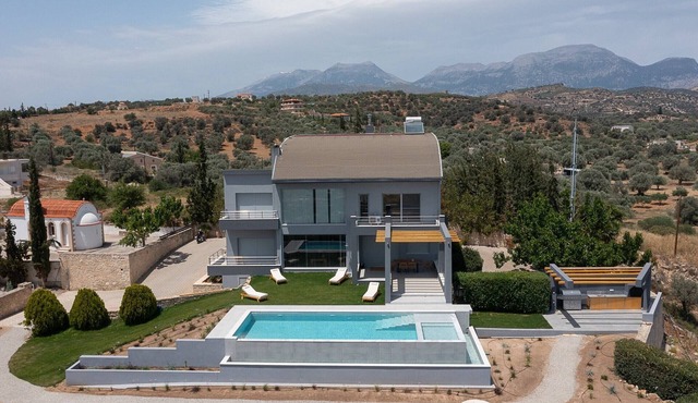 Panoramic Mountain view villa with private pool