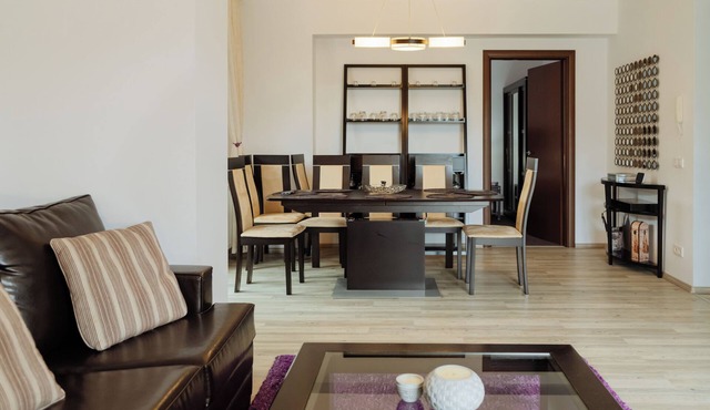 Panoramic Mountain View Loft - Free Parking