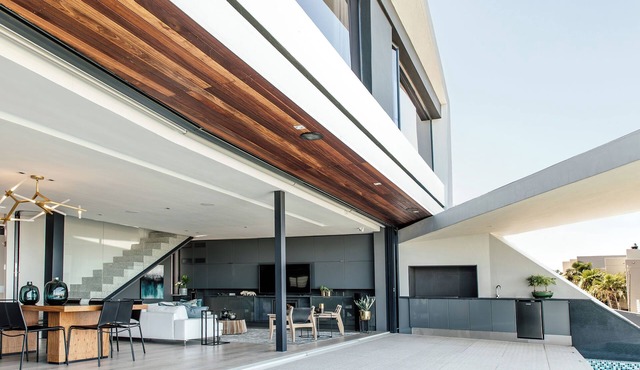 Panoramic Ocean & Mountain views, Luxurious Design 4-bedroom House with pvt Pool