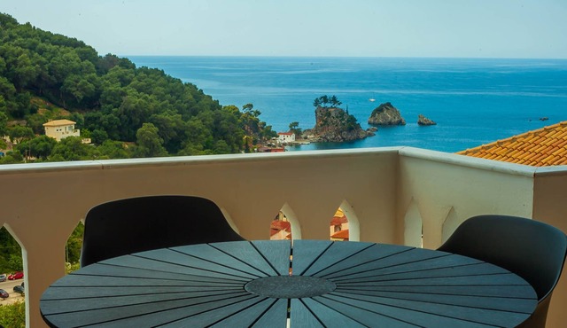 Panoramic ocean view apartment