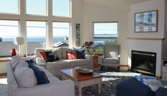 Panoramic Ocean View, one minute walk to Beach -sit, watch waves roll in!