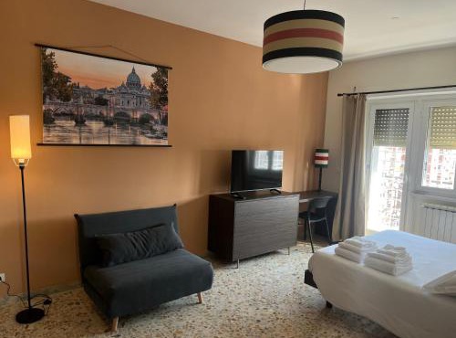 Panoramic penthouse 10m from metro A