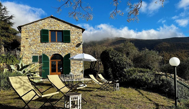 Panoramic Rural House With Garden