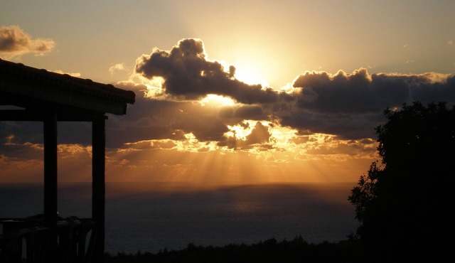 Panoramic sea view & sunset, Infinity pool. Close to the famous Porto Limnionas!