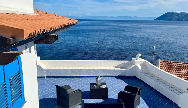 Panoramic sea view villa near downtown and piers