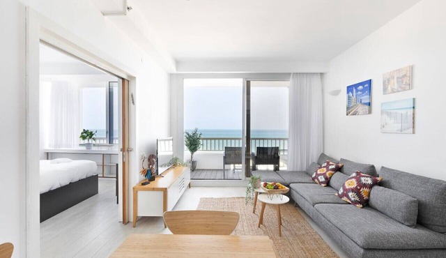 Panoramic Seaview Balcony Escape by Sea N Rent