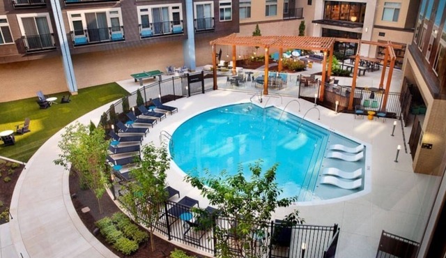 Panoramic street views, Central Fairfax-Free parking