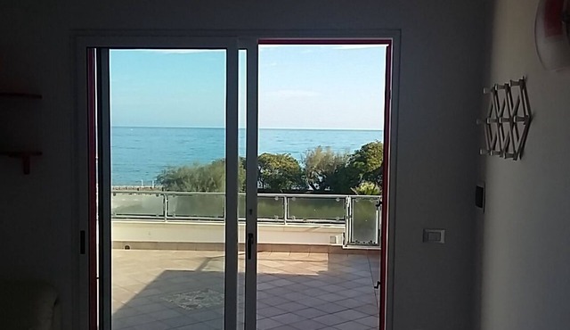 Panoramic studio apartment on the San Foca seafront