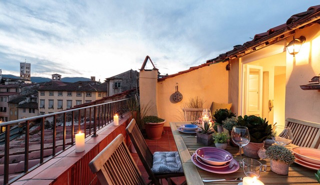 PANORAMIC TERRACE PENTHOUSE inside the Walls of Lucca