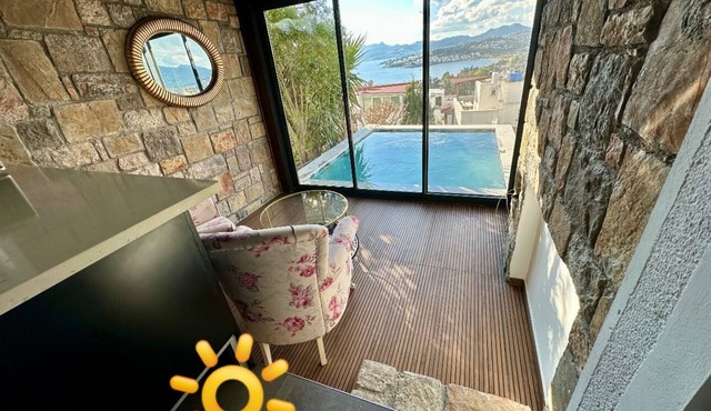 Panoramic Triplex with Jacuzzi