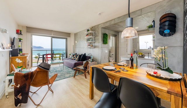 Panoramic view - loft-style beachfront apartment - like staying with friends
