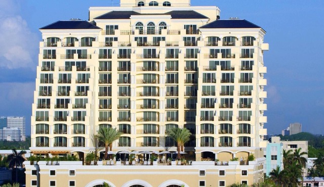 Panoramic View Suite w/ Free WiFi, Kitchenette, & Furnished Private Balcony
