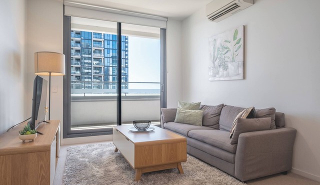 Panoramic Views 2BR with Pool and Free carpark