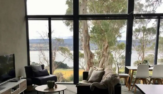 Panoramic views from your stunning 'Treehouse'