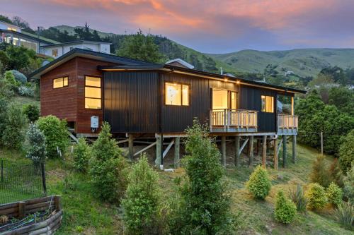 Panoramic Views from Spacious New Beach House