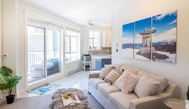 Panoramic Views from this gorgeous 2 Bed Property - Village Location
