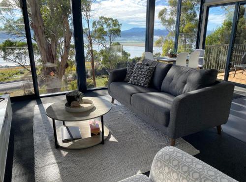 Panoramic views from your stunning 'Treehouse'