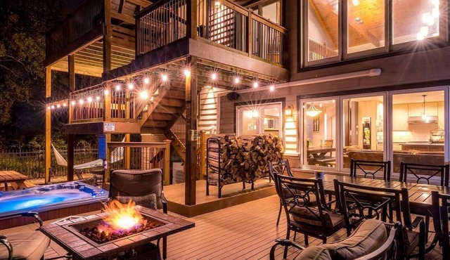 Panoramic views, Hot Tub, Sauna, Firepit, Sand Vball, Foosball, Dunes Nat`l Park