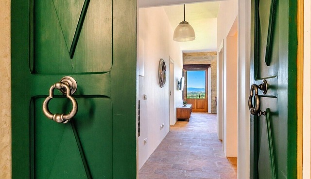 Panoramic Views in the Heart of Tuscany, Historic Borgo Apartment with balcony.