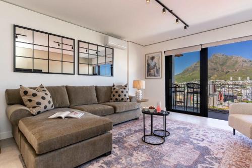 Panoramic Views, Modern, Bo-Kaap Cape Town - Table Mountain Majesty