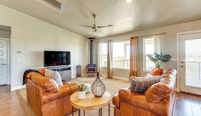 Panoramic Views: Spacious Home in Cedar City!