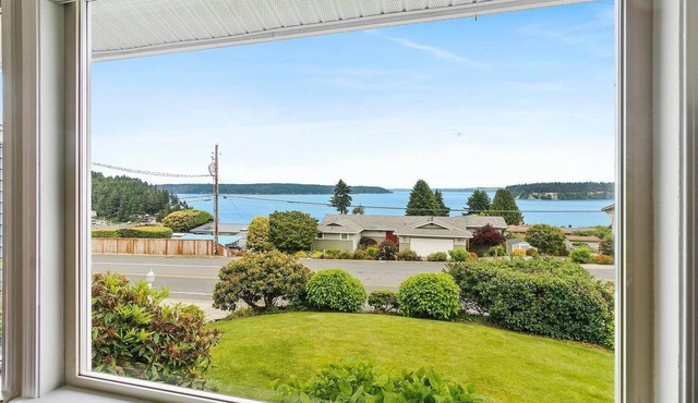 Panoramic views, walking distance to downtown and NEW AC