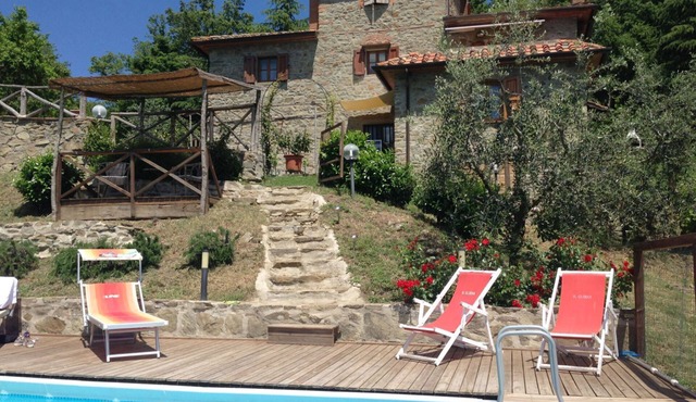 Panoramic villa about 5 km from Arezzo, in a hilly position with views over the valley and the city.