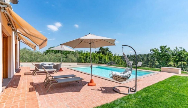 Panoramic villa with pool for private use