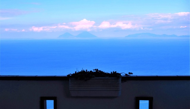 Panoramic Villa with Aeolian View