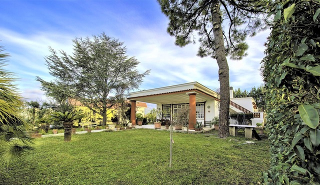 Panoramic villa with garden and pool in Minturno