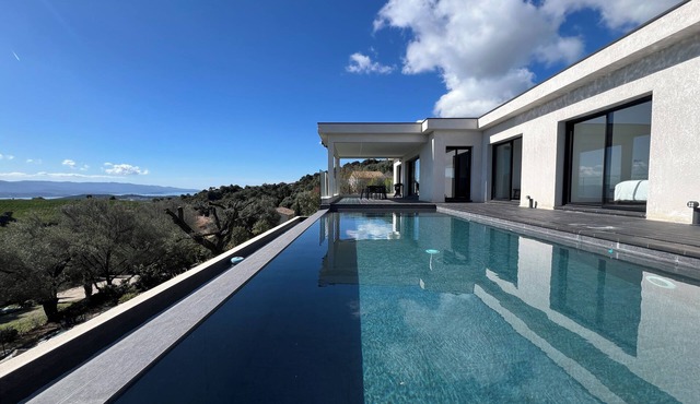 Panoramic villa with pool